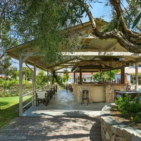 Nikiforos Village Aparthotel 3*