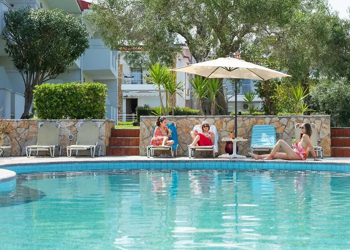 Lägenhetshotell Nikiforos Village 3*